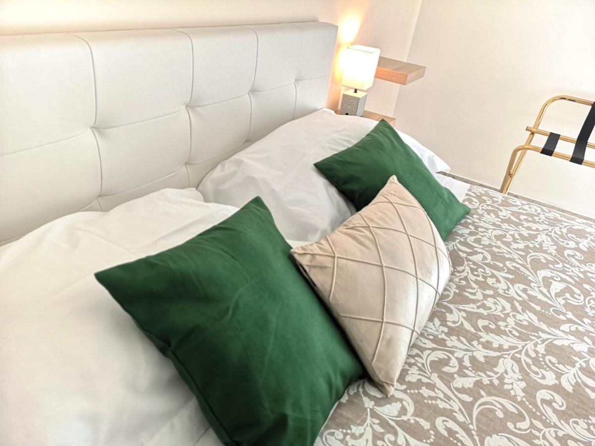 So Fine - Apulian Flats Apartment Bari Bagian luar foto